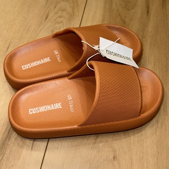 Cushionaire Sandals NWT US 7 - Picture 2 of 2
